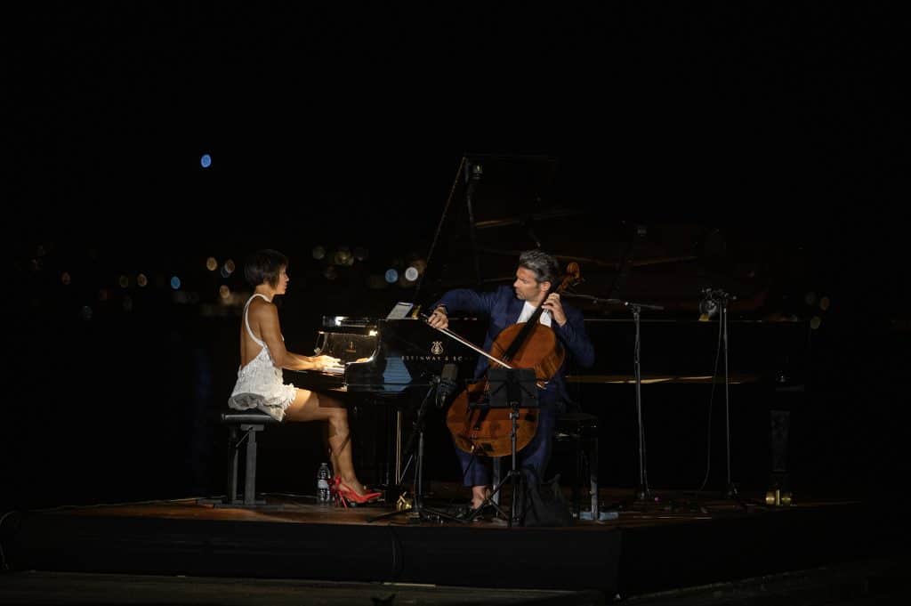 Celebrating musical excellence and cultural transmission – Les Nuits du Château de la Moutte festival in Saint-Tropez 2 1 Concert plage des Canebiers Yuja Wang Gautier Capucon 1