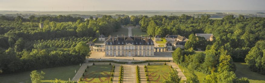Château de La Motte-Tilly, façade sur jardin